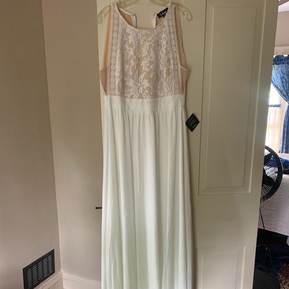 White lace wedding dress size large